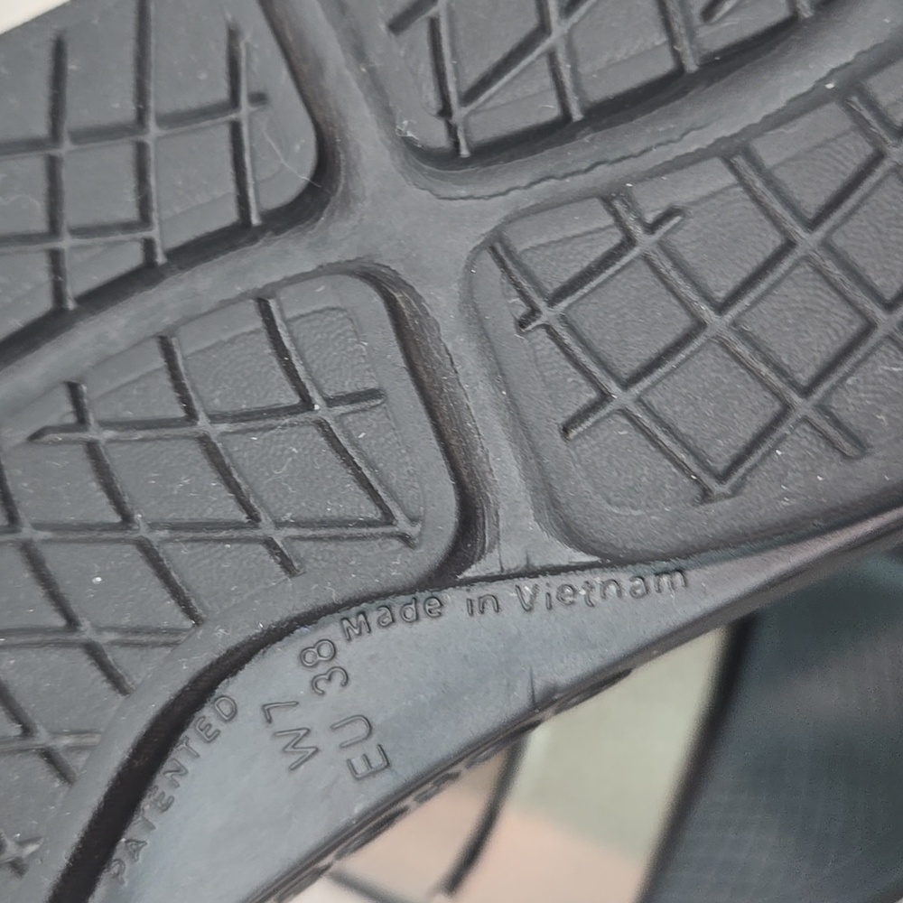 OOFOS Metallic Silver Slide Clogs - Picture 11 of 11
